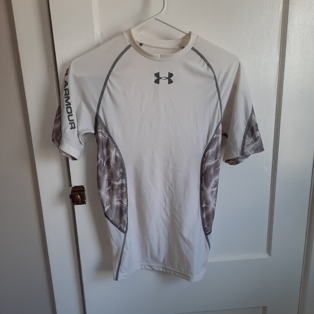 EUC Under Armour Heat Gear Tee Shirt